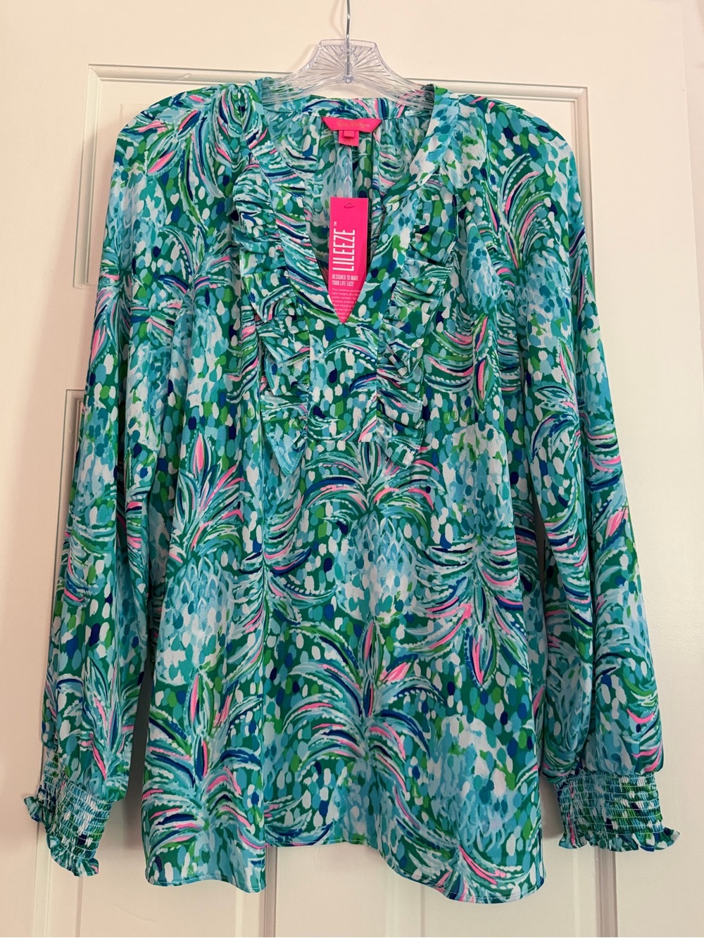 NWT! LILLY PULITZER Angelika Emerald Isle Pineapple of My Eye Top Size Medium